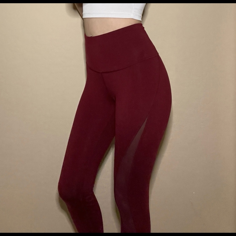 old navy elevate legging go-dry maroon legging with mesh cutouts